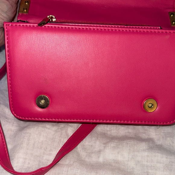 Designer inspired Fuchsia Quilted Crossbody Bag - Picture 9 of 12